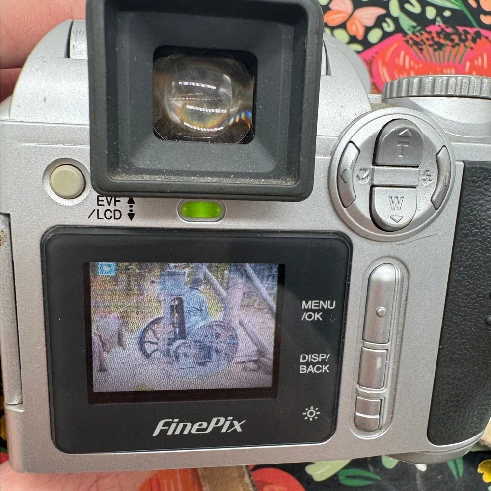 Fujifilm FinePix S3100 Digital Camera 4.0MP 6x Optical Zoom Silver Vintage Y2K